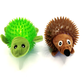 O que o design dos brinquedos para cães com bolas de pelúcia para pequenos animais significa para os animais de estimação?